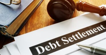 What are the risks of debt settlement?